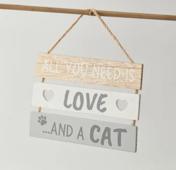 🐾 Houten Hanger &ndash; &ldquo;All You Need Is Love&hellip; and a Cat&rdquo;
