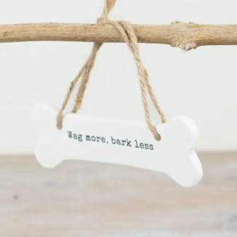 Botvormig Hangbord &ndash; &ldquo;Meer kwispelen, minder blaffen&rdquo; (11,4 cm)