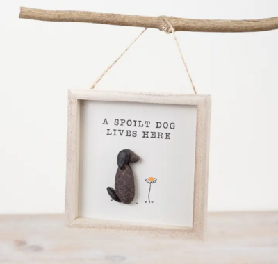 🐾 Houten Lijst – “Een Verwende Hond Woont Hier”